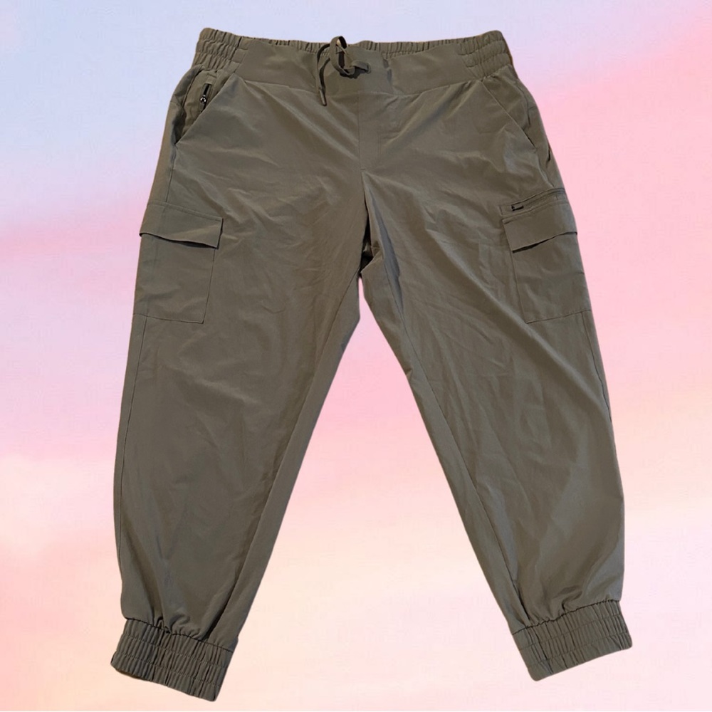 Women’s Beige All in Motion Cargo Jogger Pants size XL